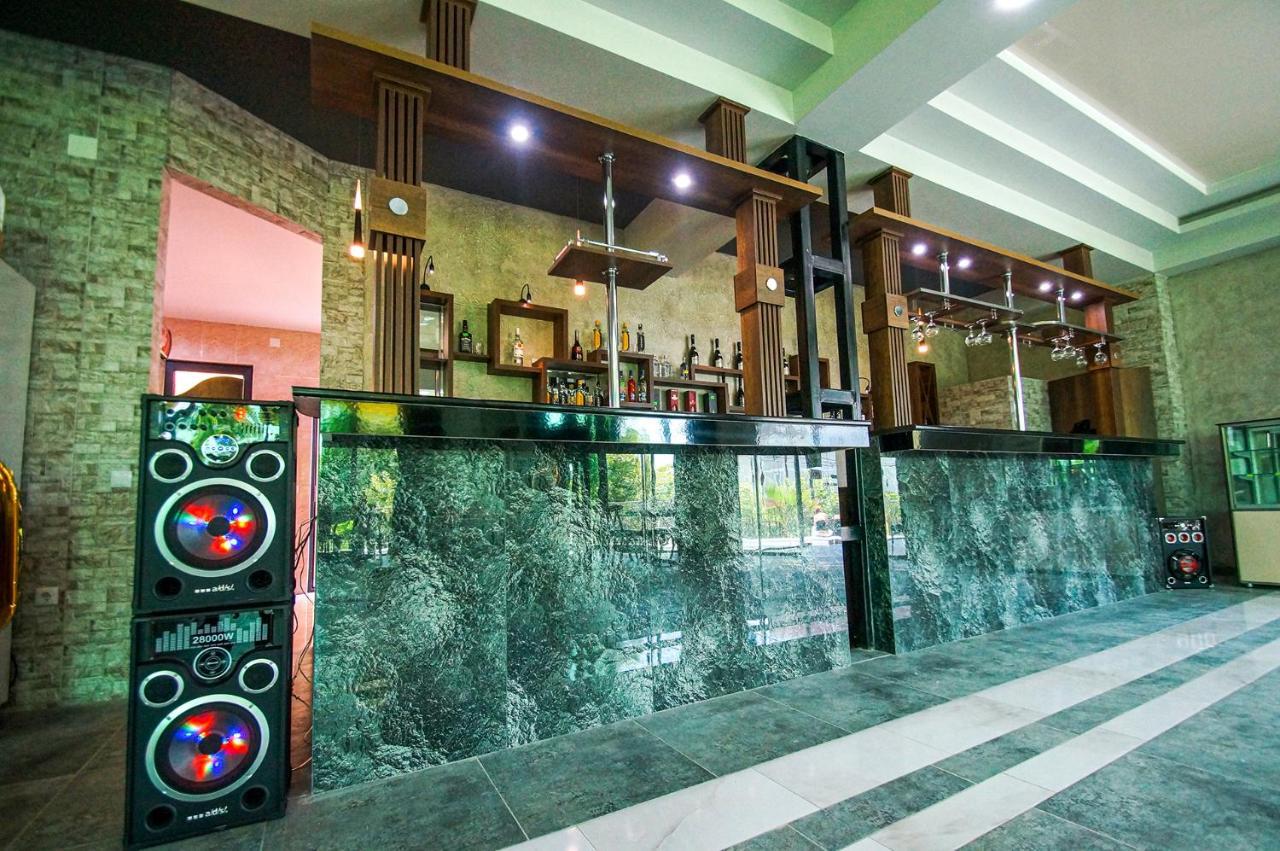 Delta Hotel อูเรคี ภายนอก รูปภาพ